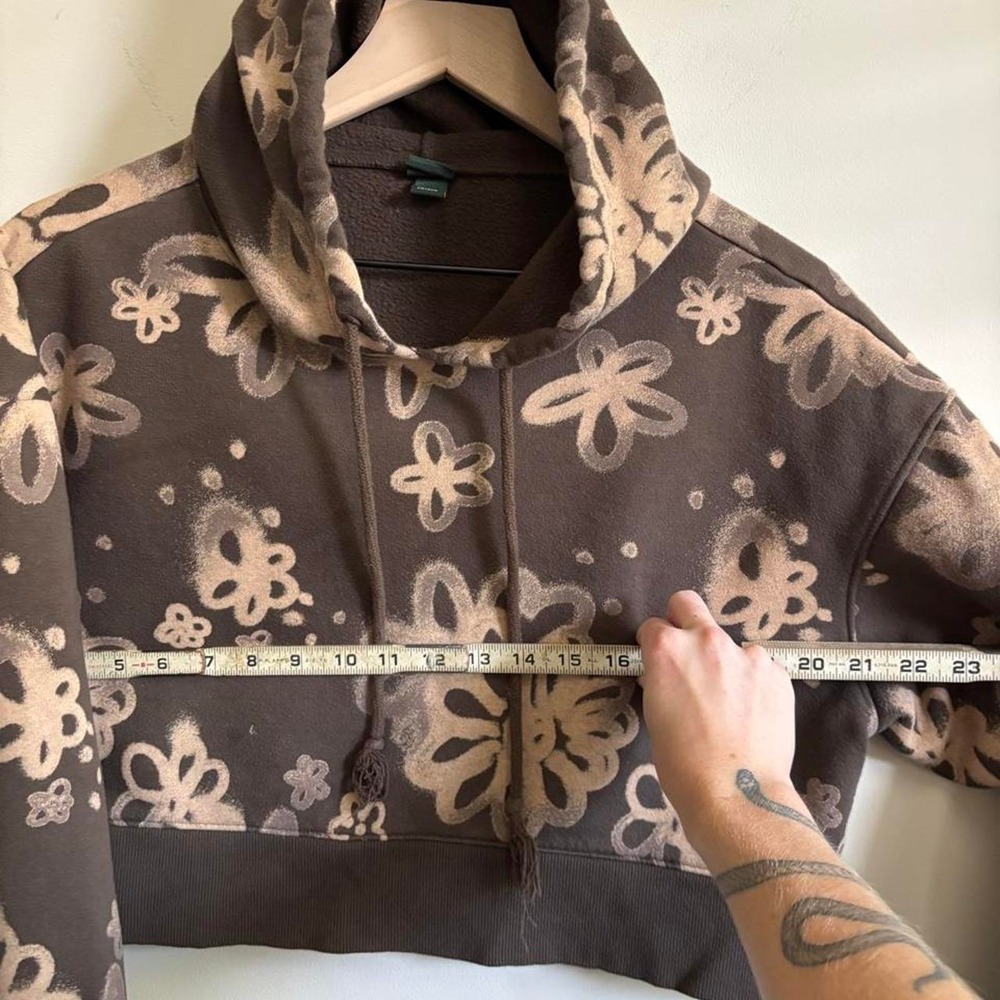 Brown & cream medium floral bleached flowers print boxy cropped hoodie - Picture 6 of 6